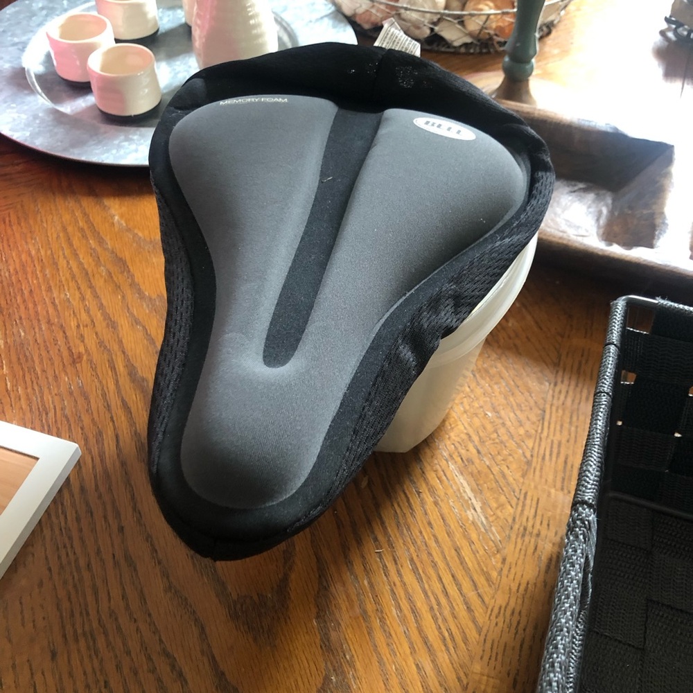 Bicycle seat gel pad